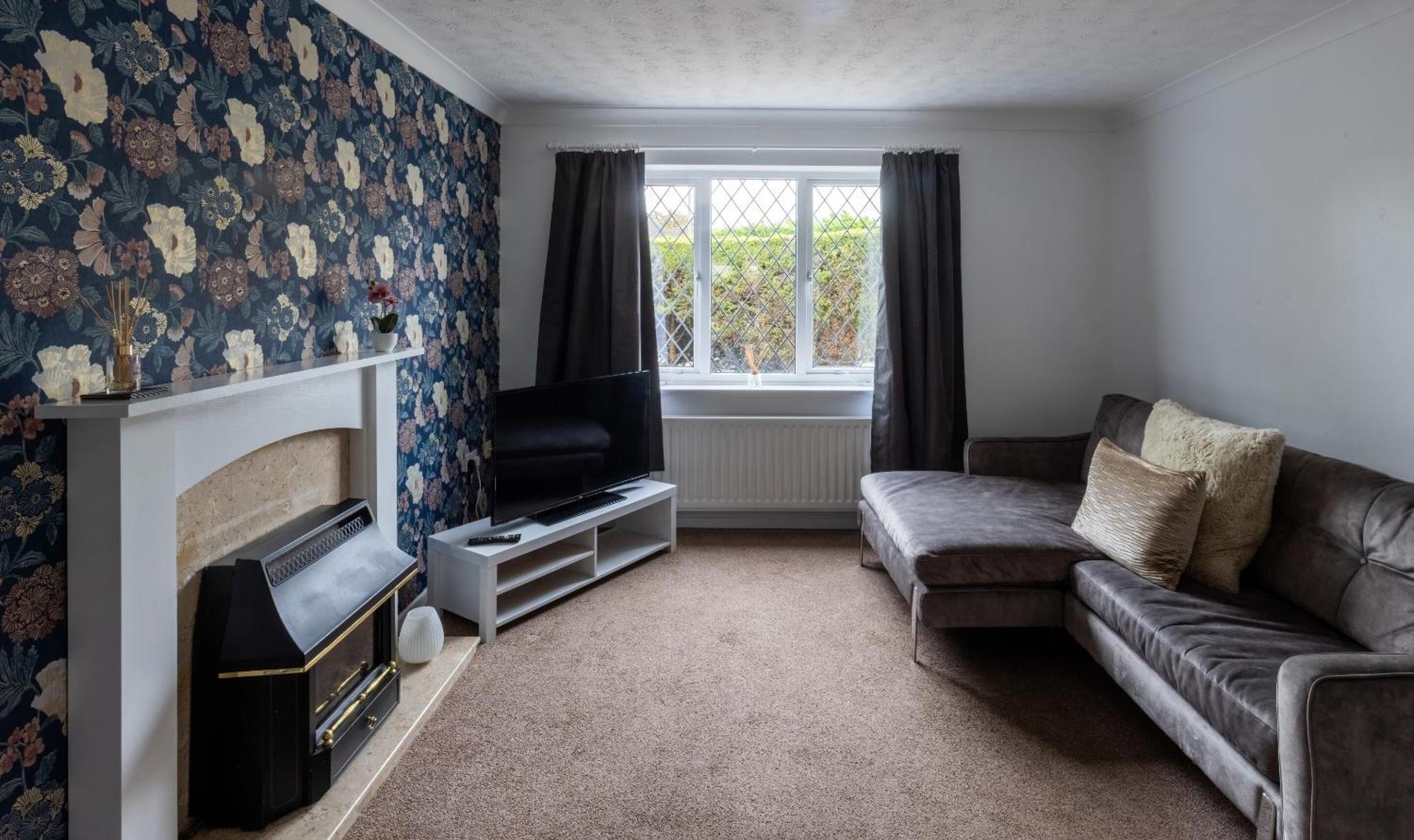 The Conifers Large Detached Home With Off Street Parking Witney Exterior photo